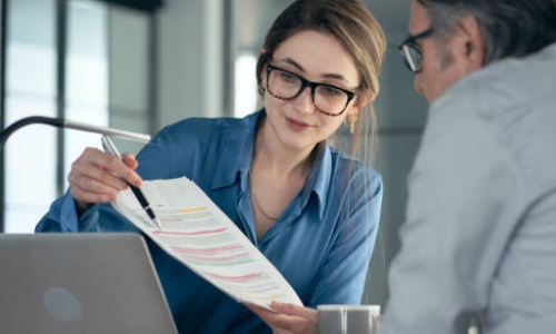 Suche Mitarbeiter Optik: Wie künstliche Intelligenz die Zukunft der Optikbranche prägt