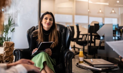 Stuckateur gesucht: Die Meister der Gestaltung – Kunst und Handwerk an Wänden und Decken