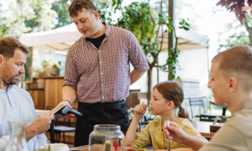 Arbeiten im Grünen: Die Vorteile von Landgasthöfen und Outdoor-Restaurants